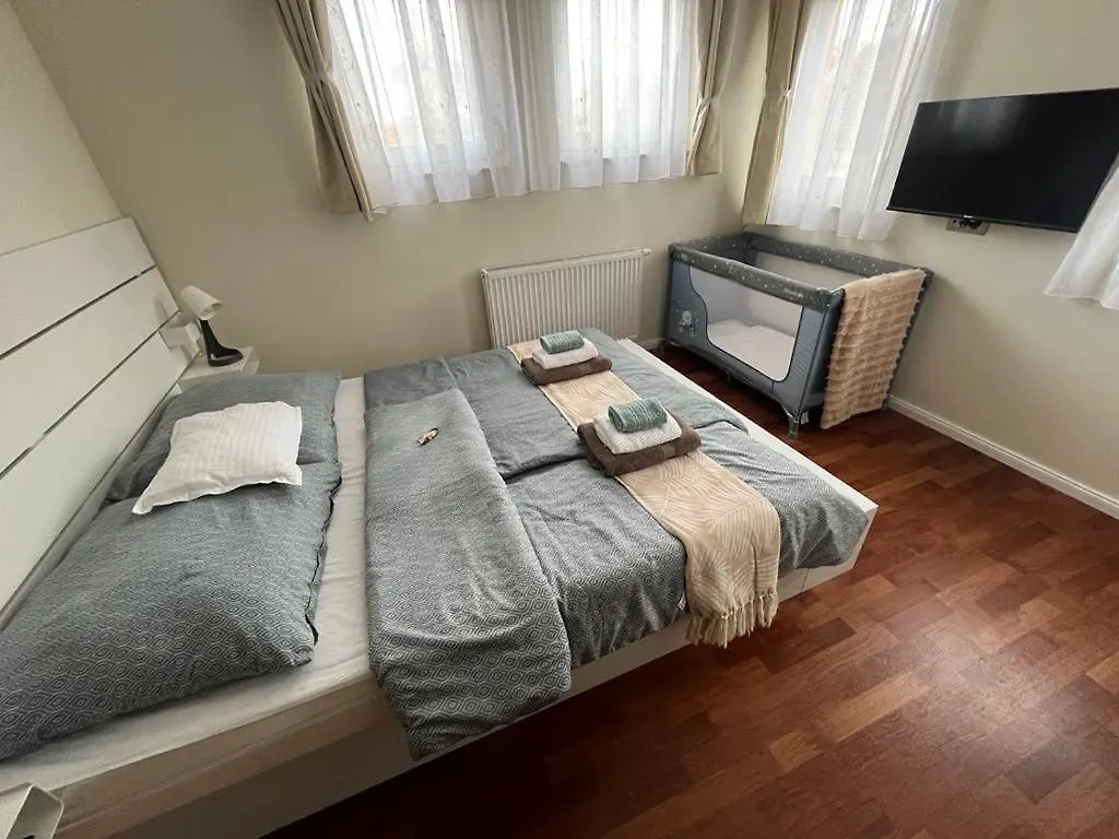 Maya Apartman Segedin 0*,
